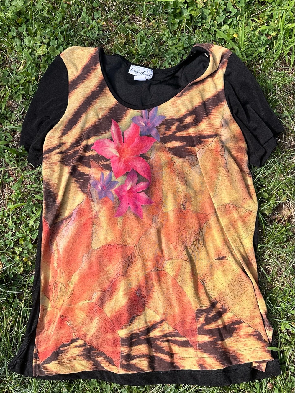 Vintage 90’s Iridescent Style Print Women's Floral Graphic Tee Sunset Tones M